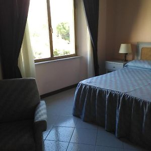 Camera con letto king size